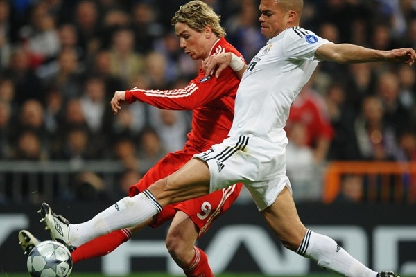 Pepe cierra a un Fernando Torres que no supo gravitar